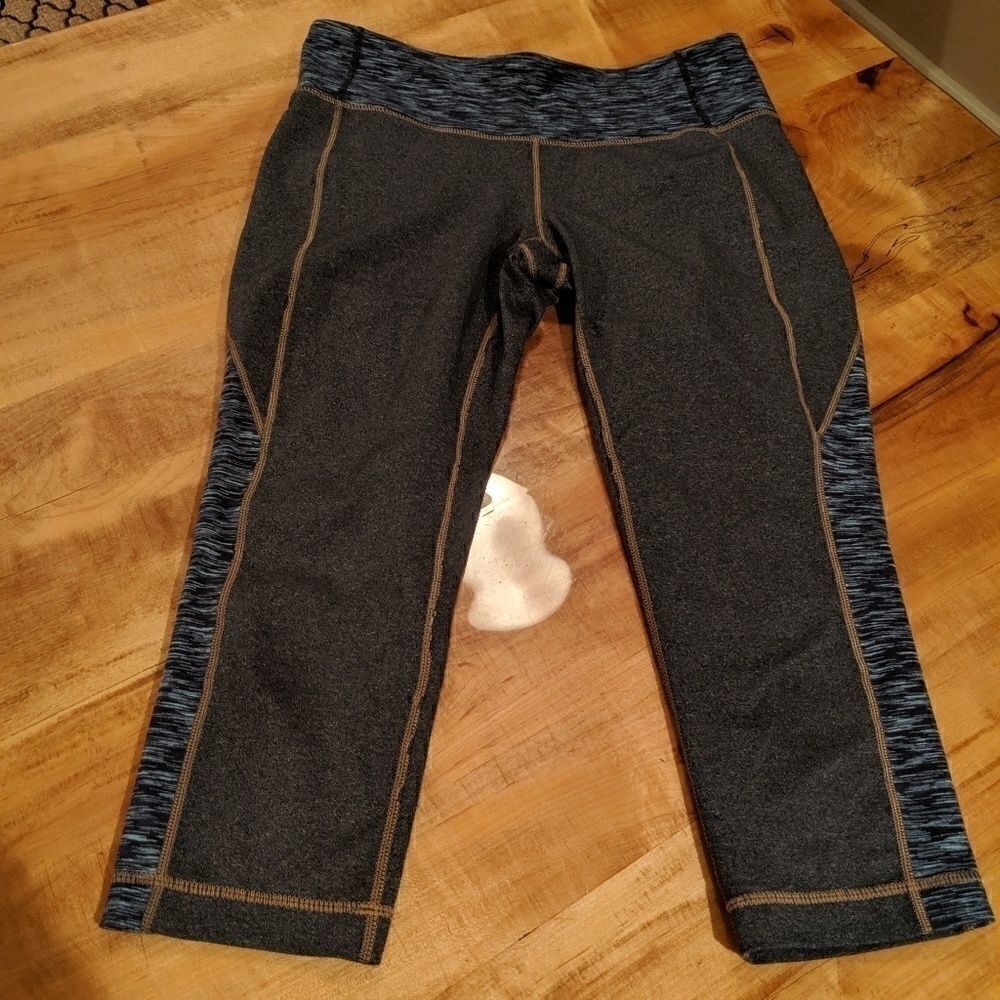 Athleta Revelation blue split capris medium